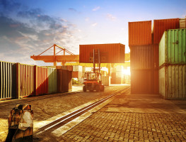 The container terminal at dusk When the container terminal at dusk, work cranes and forklift.